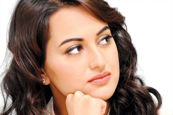 Sonakshi Sinha Height Weight 177mit Was Submitted By Gilemette Samedi 33 Years Old Slevias